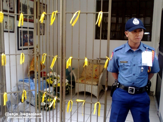 Police guards entance to Robredo apartment in Naga Shot August 21, 2012 By Anjo Bagaoisan