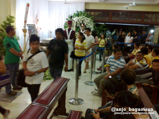 Start of public viewing of Jesse Robredo's casket at Archbishop's Palace in Naga (Shot August 21, 2012 by Anjo Bagaoisan)